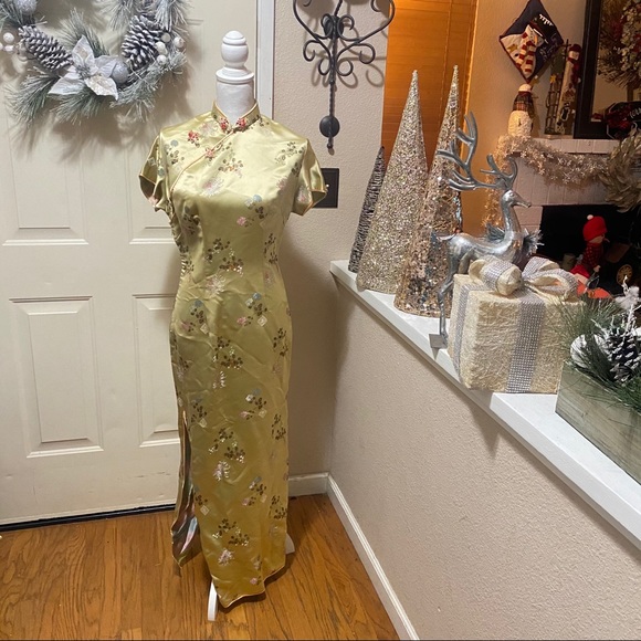 Gold Brocade Traditional Cheongsam Floral Dress - Picture 5 of 15